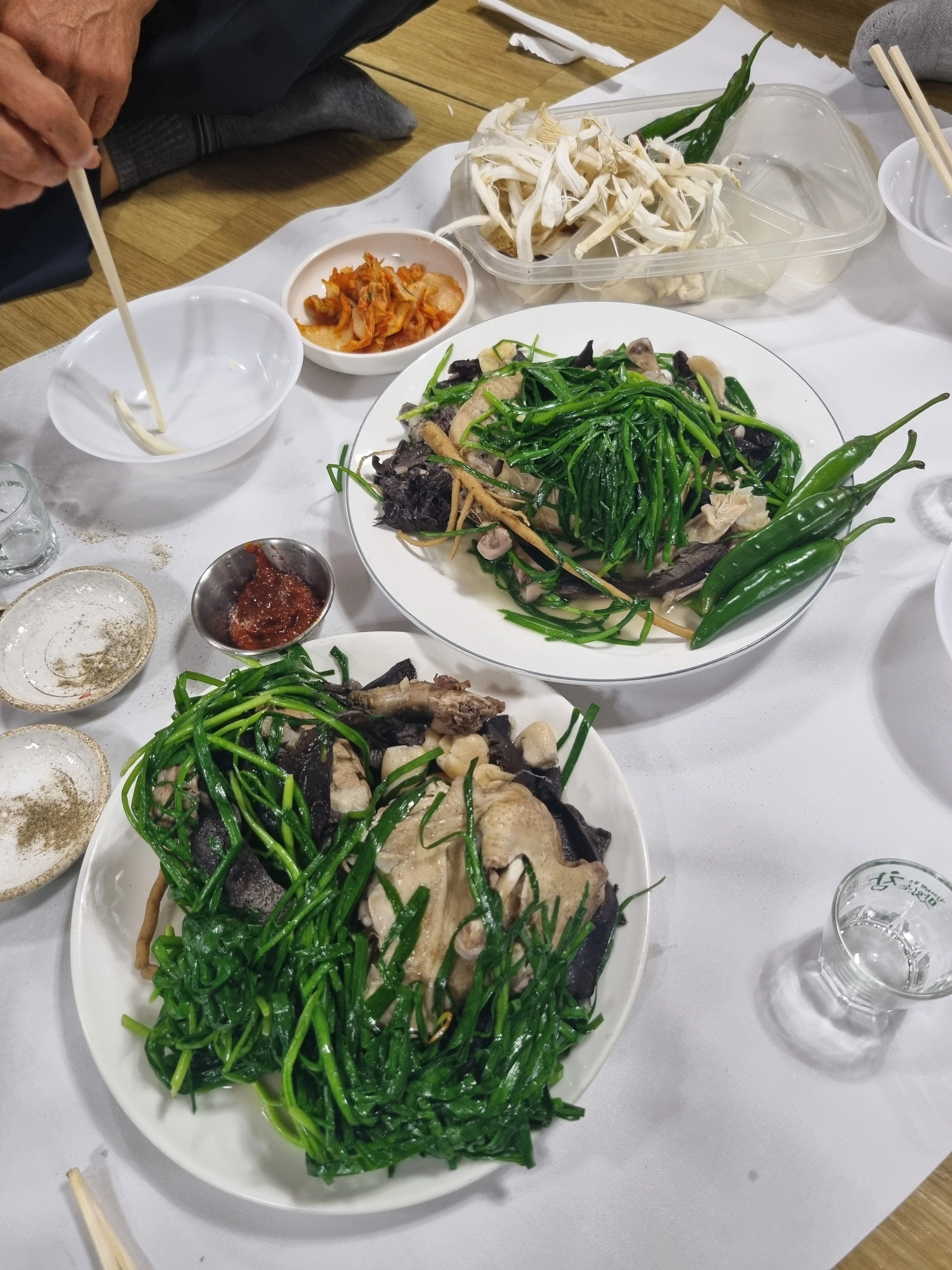 능이백숙에 송이랑 소주