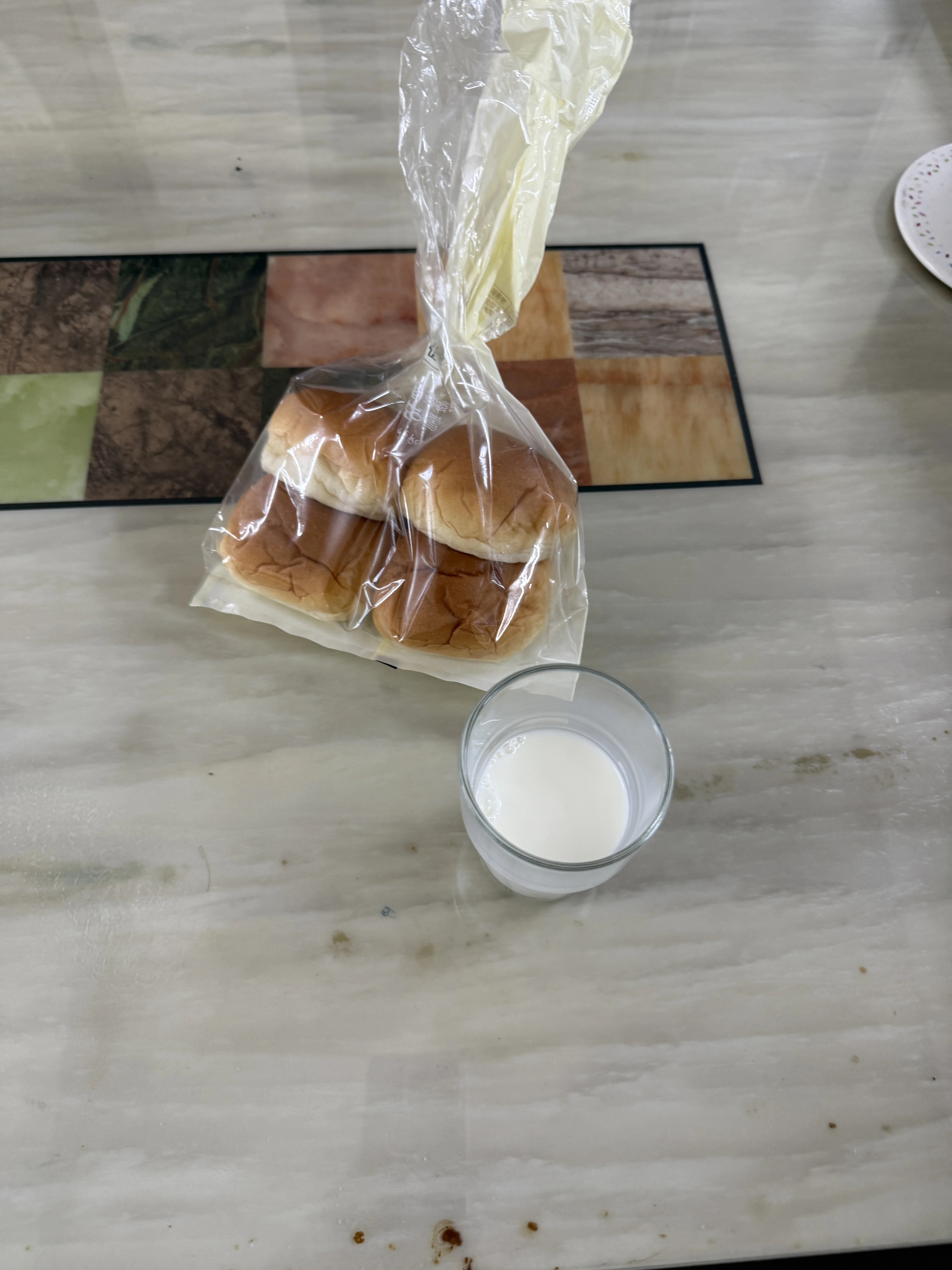 아침은 황제처럼 먹어야는데..ㅋ