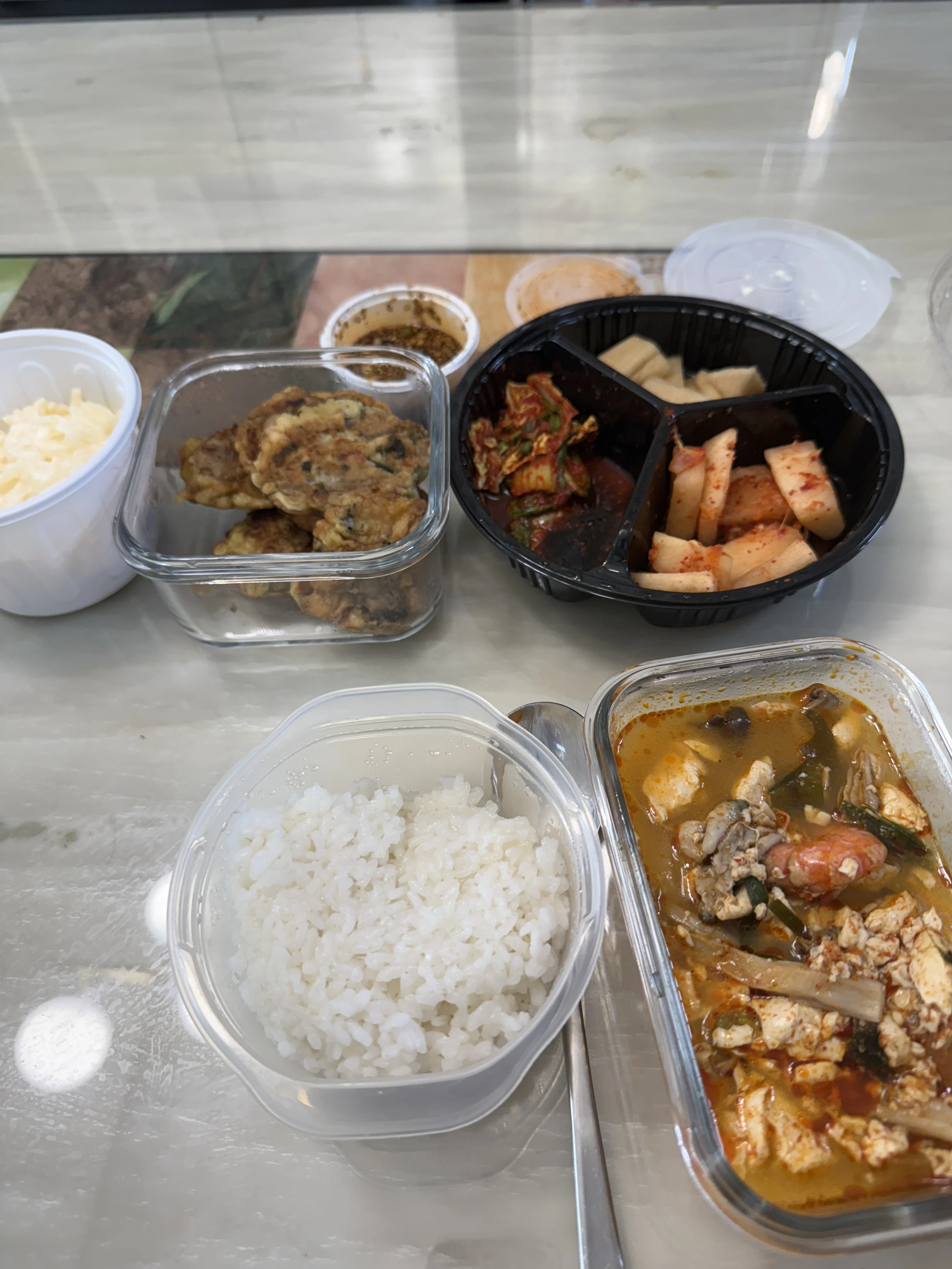 어제점심은 남은거에 그냥 ㅋ굴 순두부