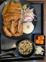 오늘 점심은 돈까스^^