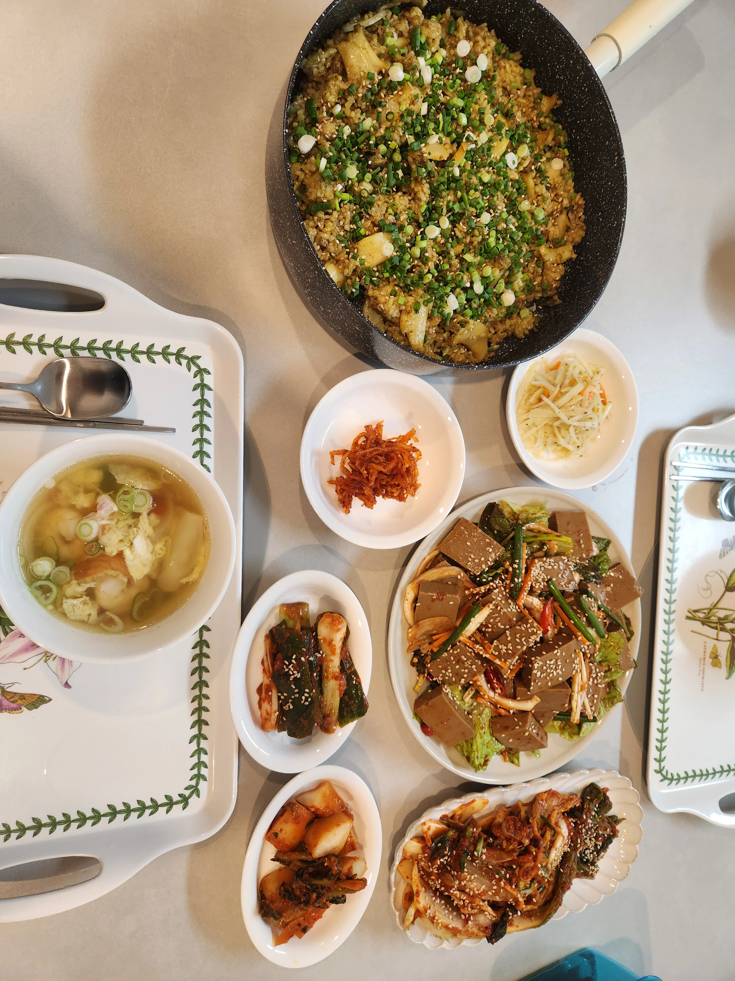 저녁은 전복볶음밥과 도토리묵