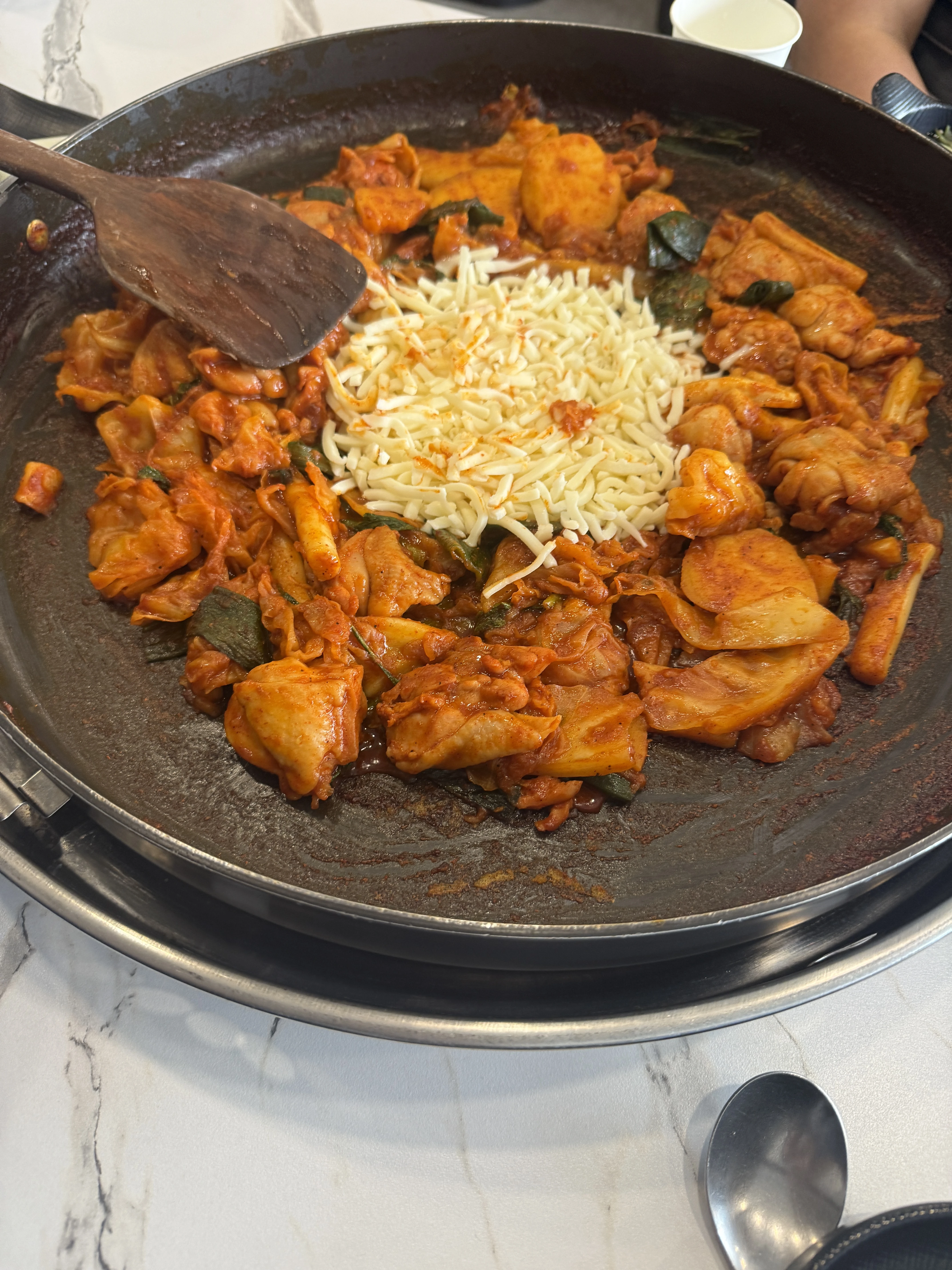 늦은 점심... 먹었더니 토나오겠다 ㄷ ㄷ