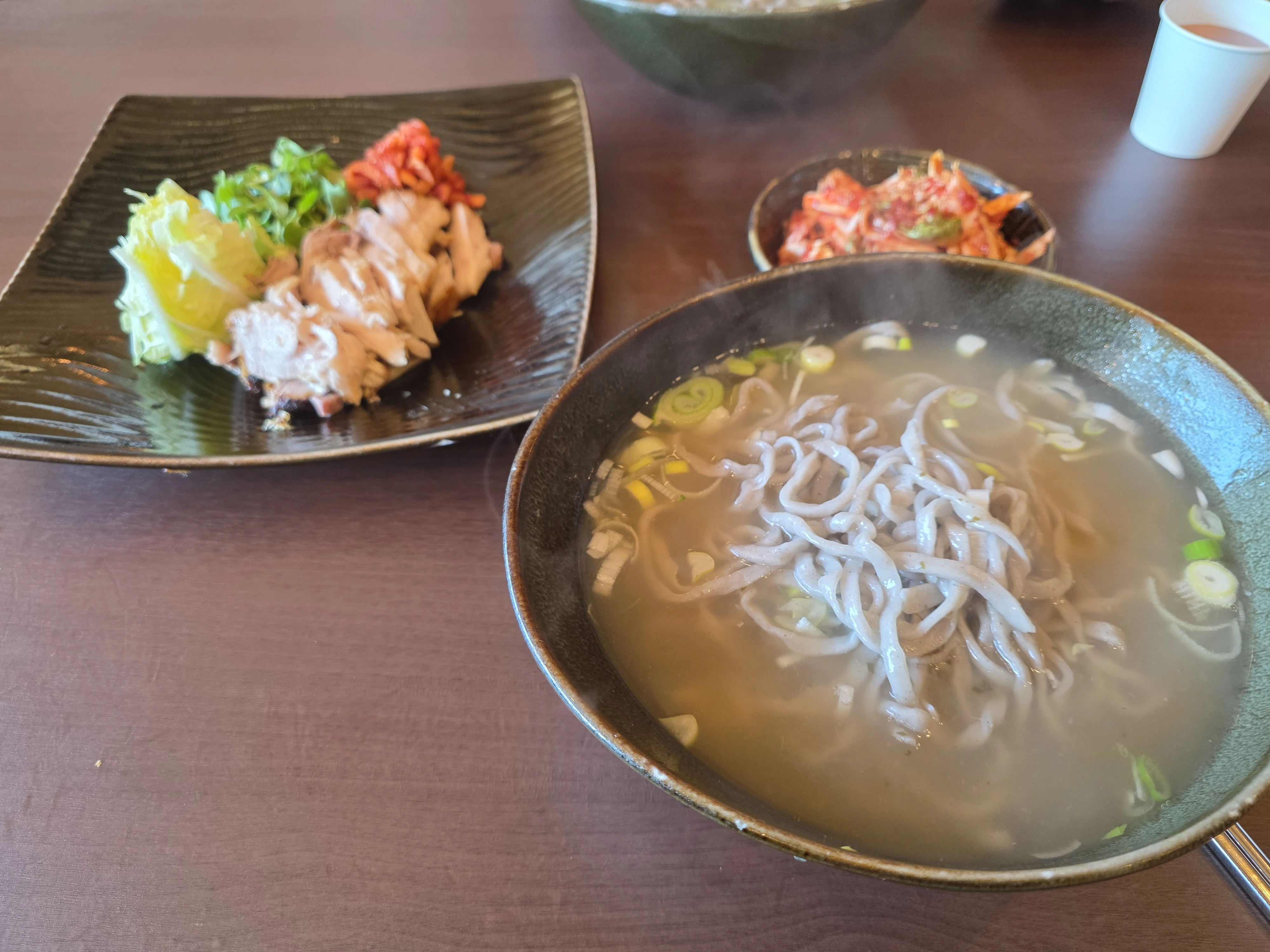 오늘 점심 손칼국수 수육?