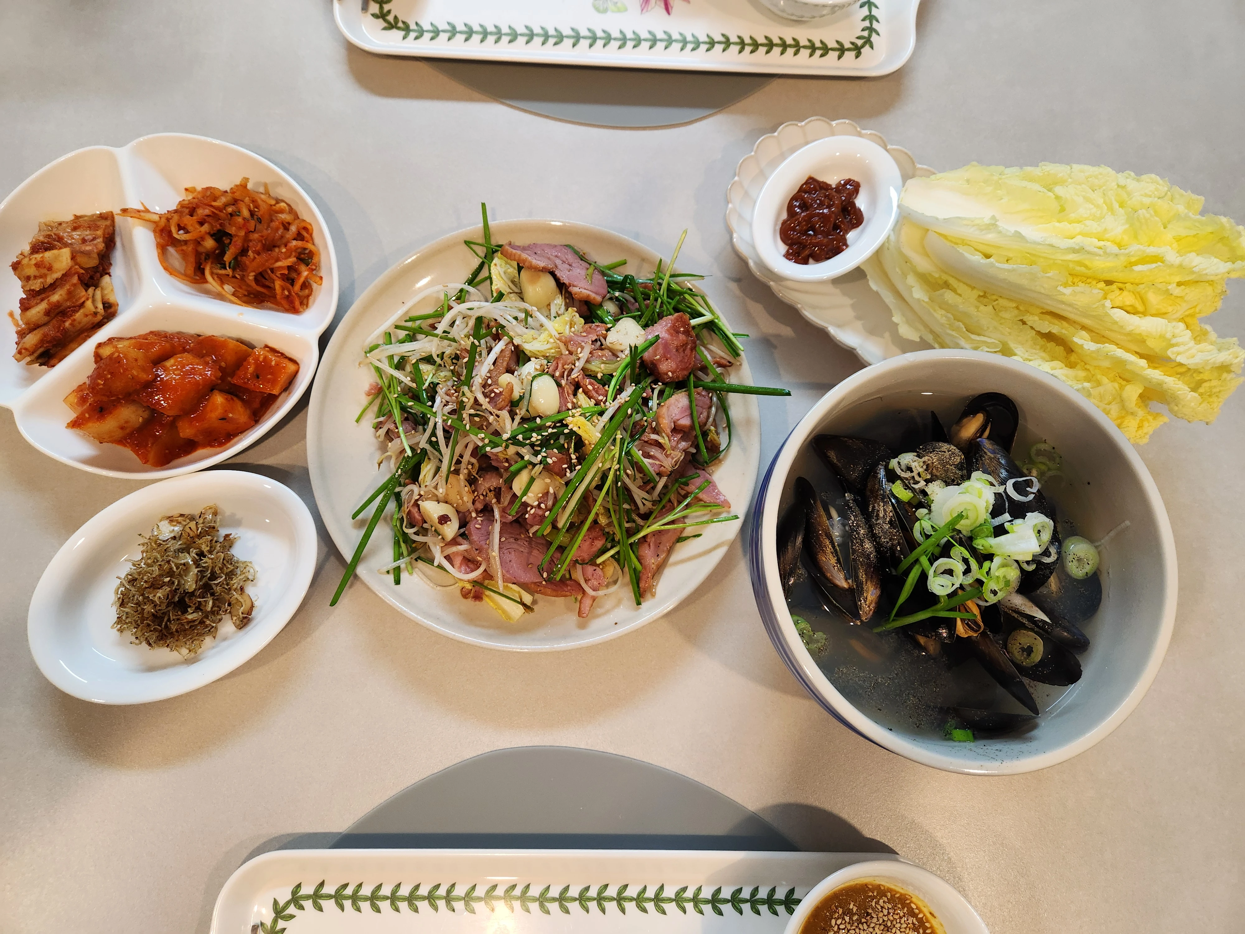 저녁 오리훈제 숙주볶음, 홍합탕에~ 