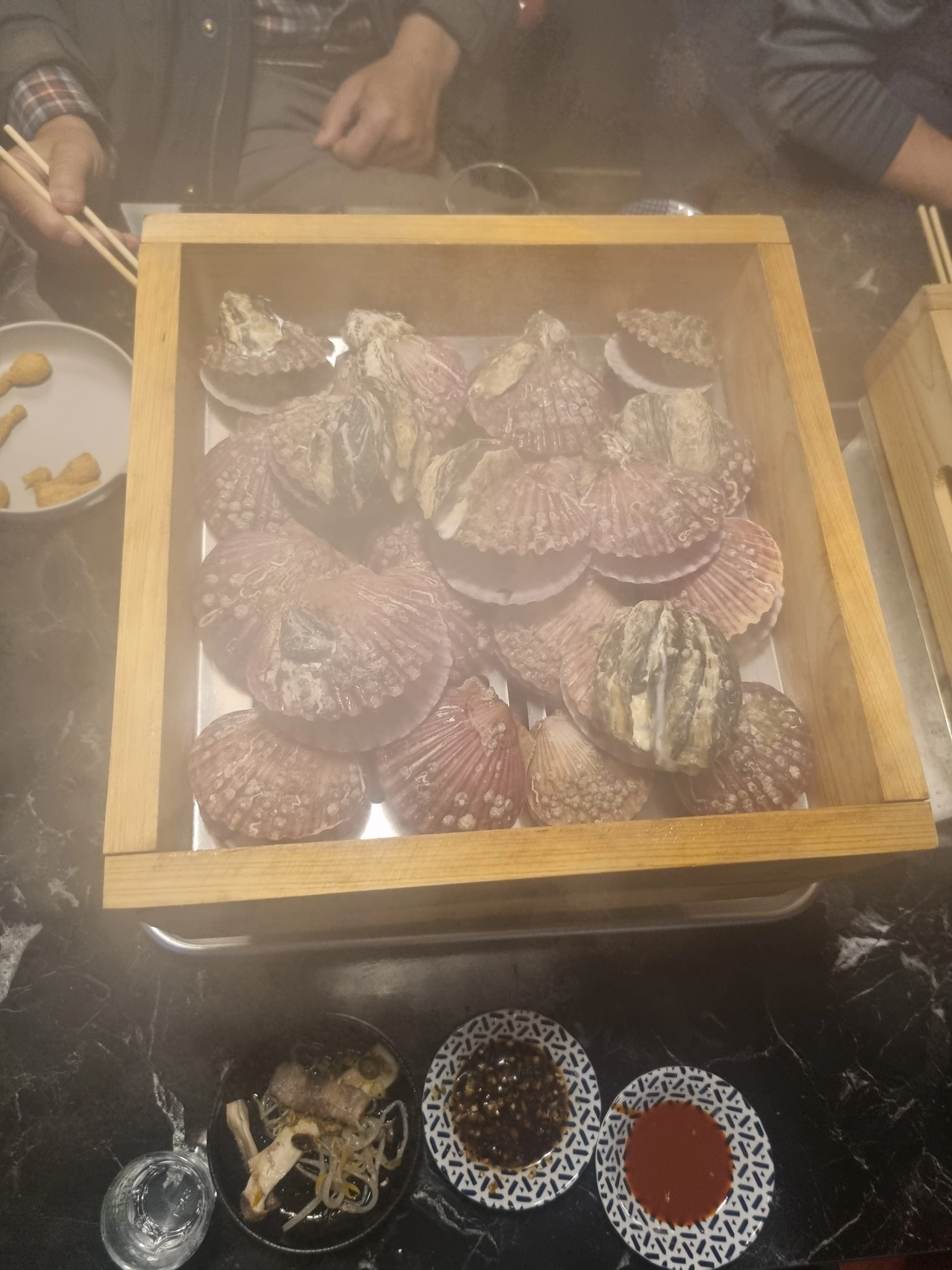 편백 가리비찜 우삼겹 새우찜 소주한잔